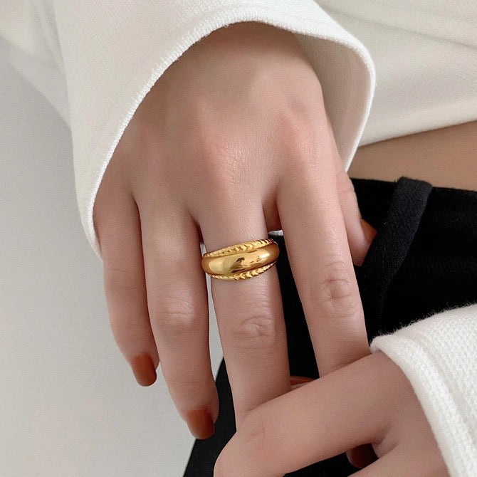 Cov Statement Gold Ring