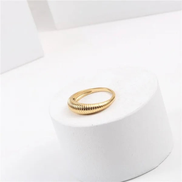 Comit Lining Gold Ring