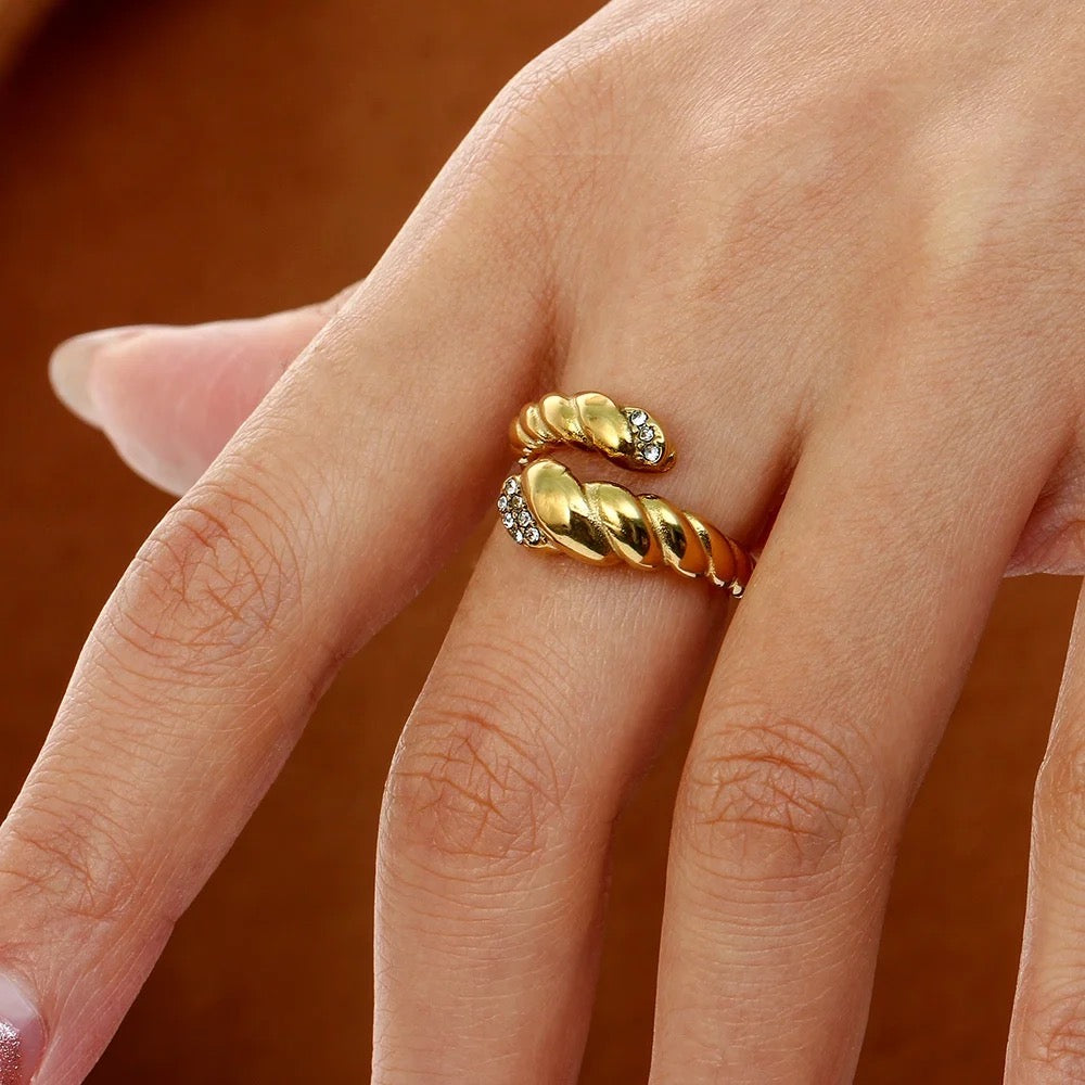 Margret Gold Twisted Ring