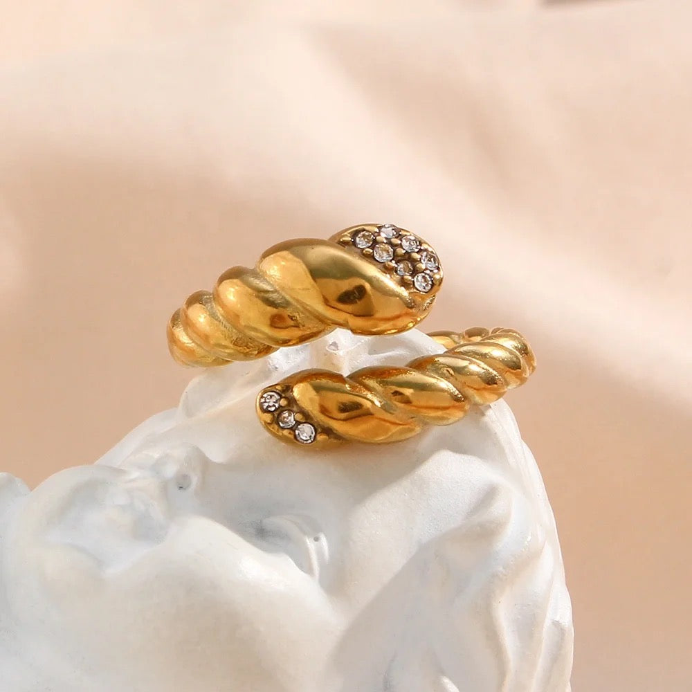 Margret Gold Twisted Ring