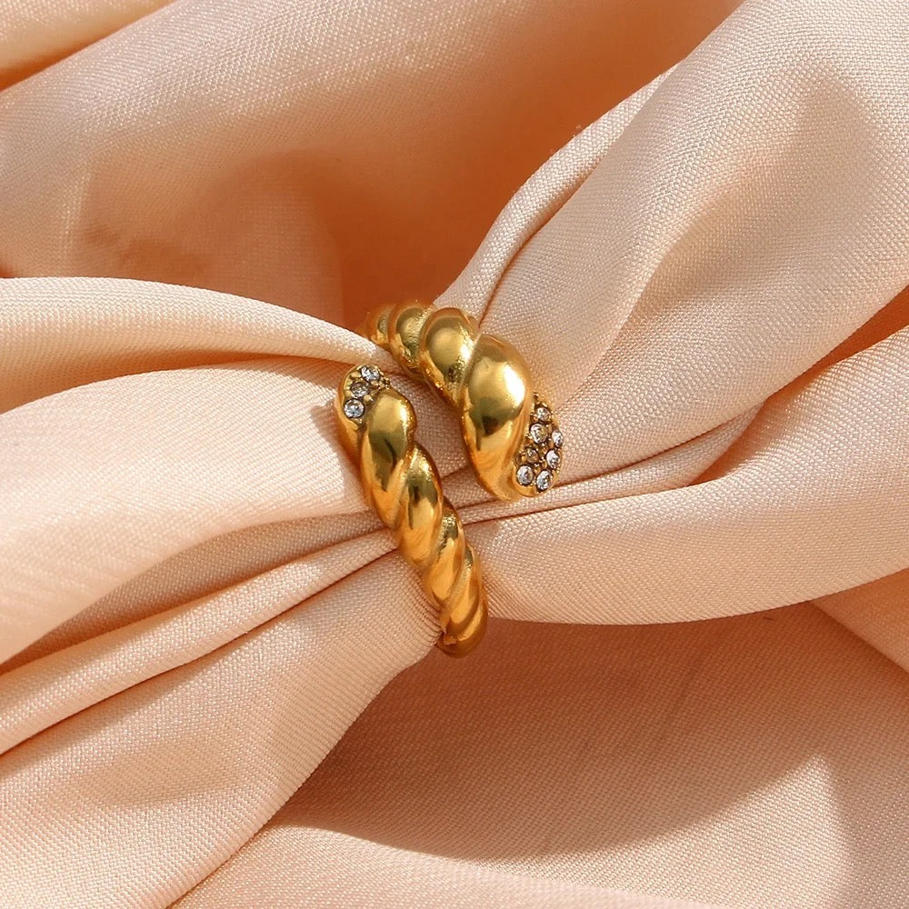 Margret Gold Twisted Ring