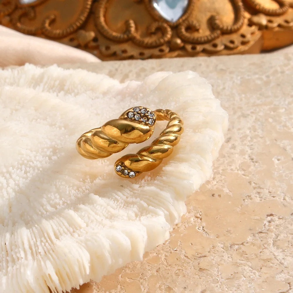 Margret Gold Twisted Ring