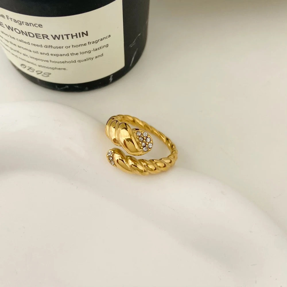 Margret Gold Twisted Ring