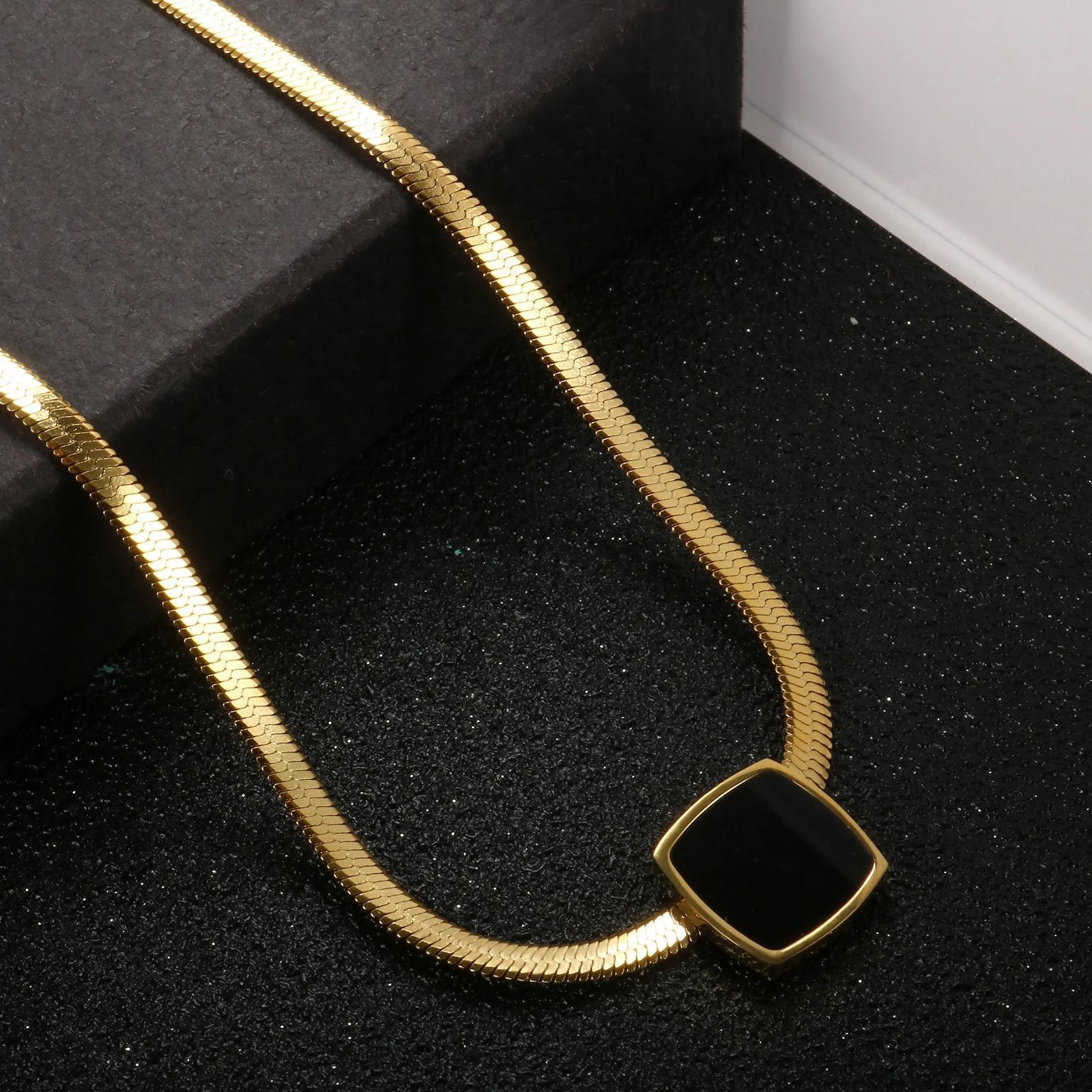 Mello Square Snake Necklace