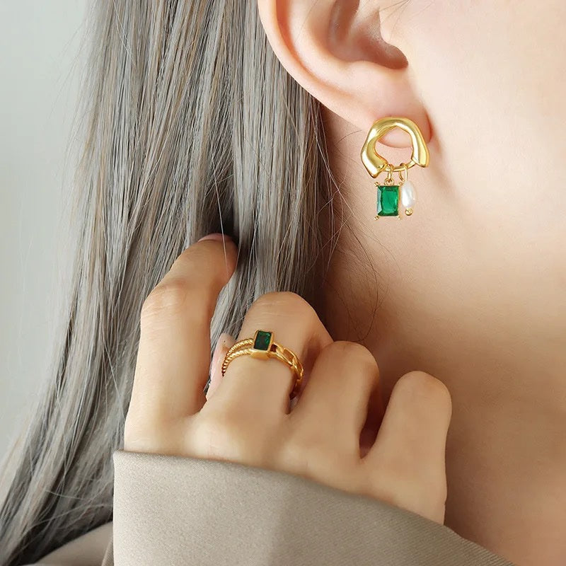 Pegri Emerald Gold Earrings