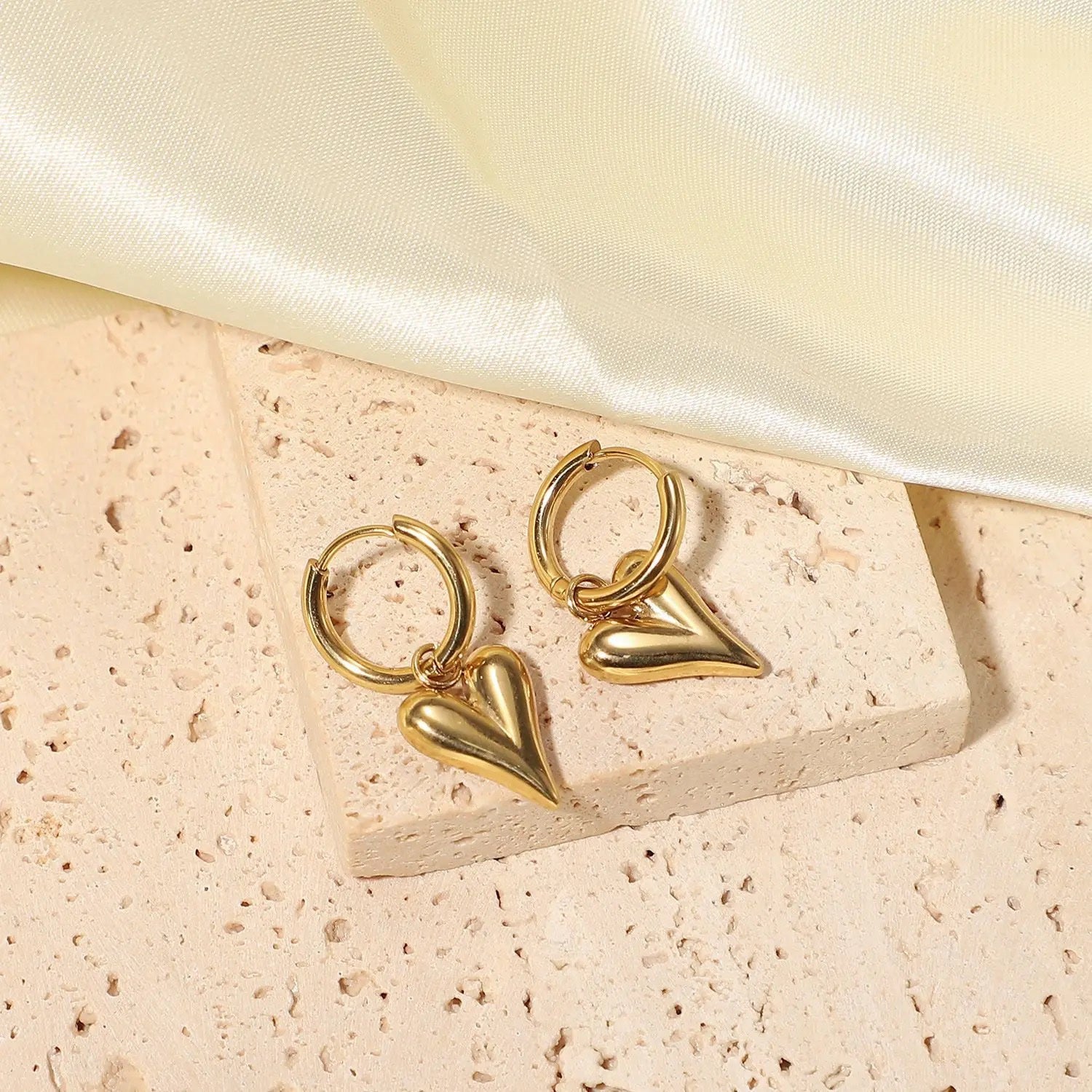 Amour Heart Gold Huggies