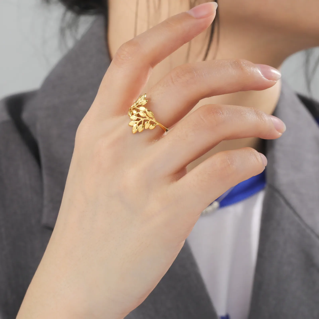 Leafy Sleek Gold Ring