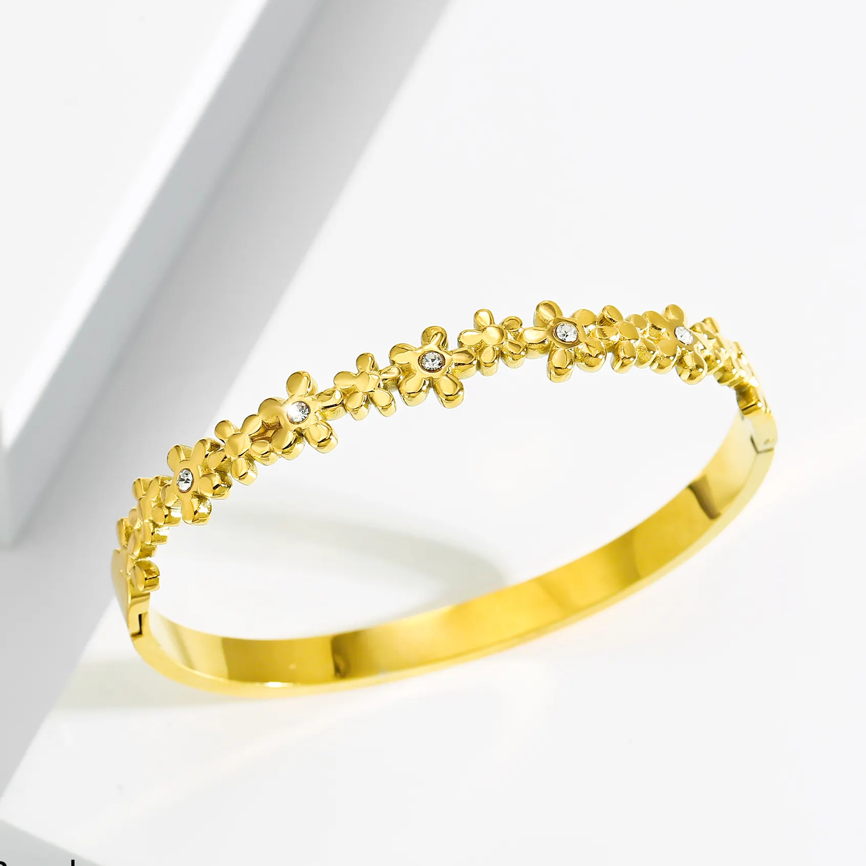 Visi Flowers Gold Cuff