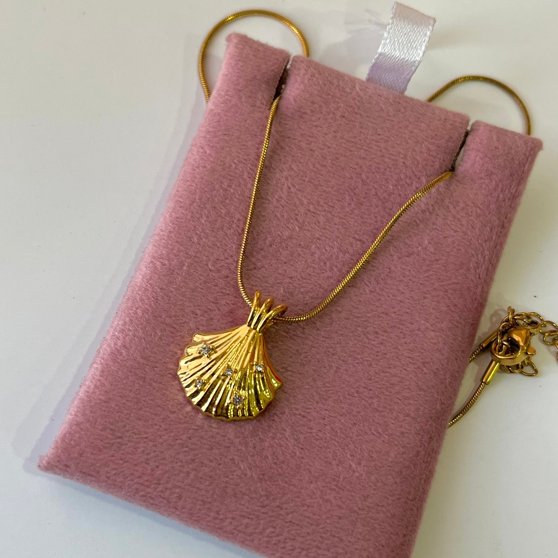 Ferry Shell Gold Necklace