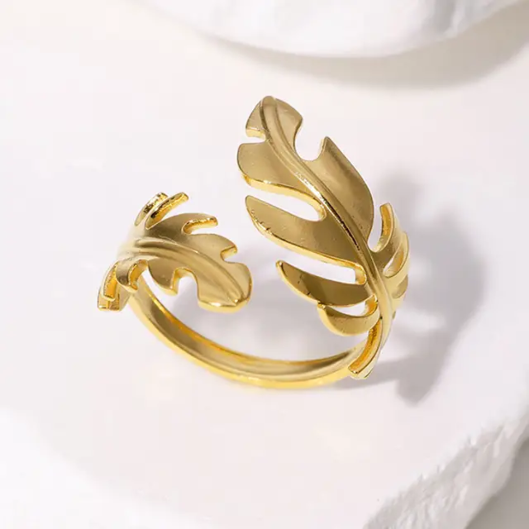 Guiri Leaf Gold Ring