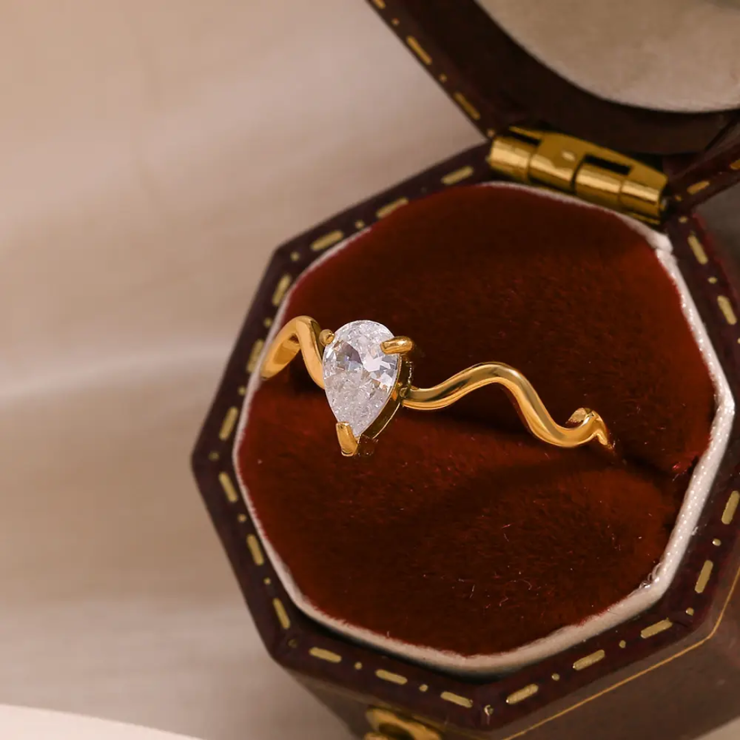 Iravi Drop Diamond Ring