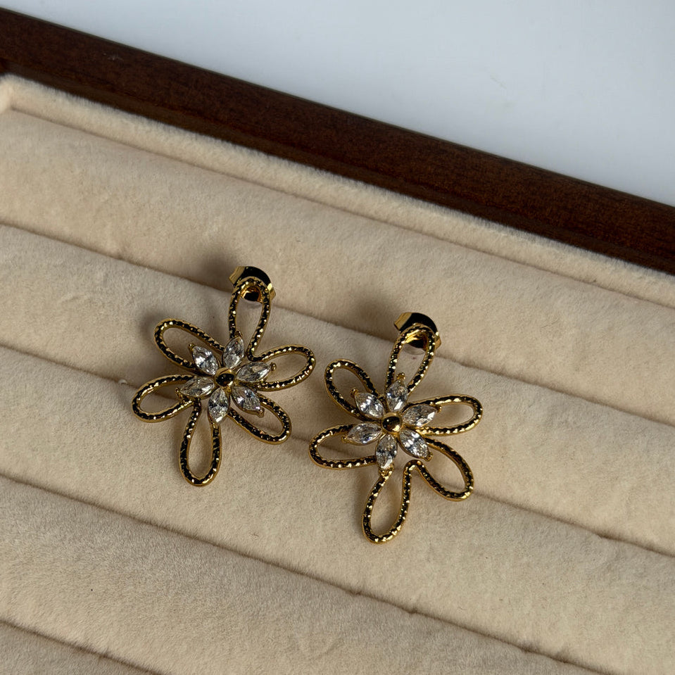 Uma Flower Diamond Earrings