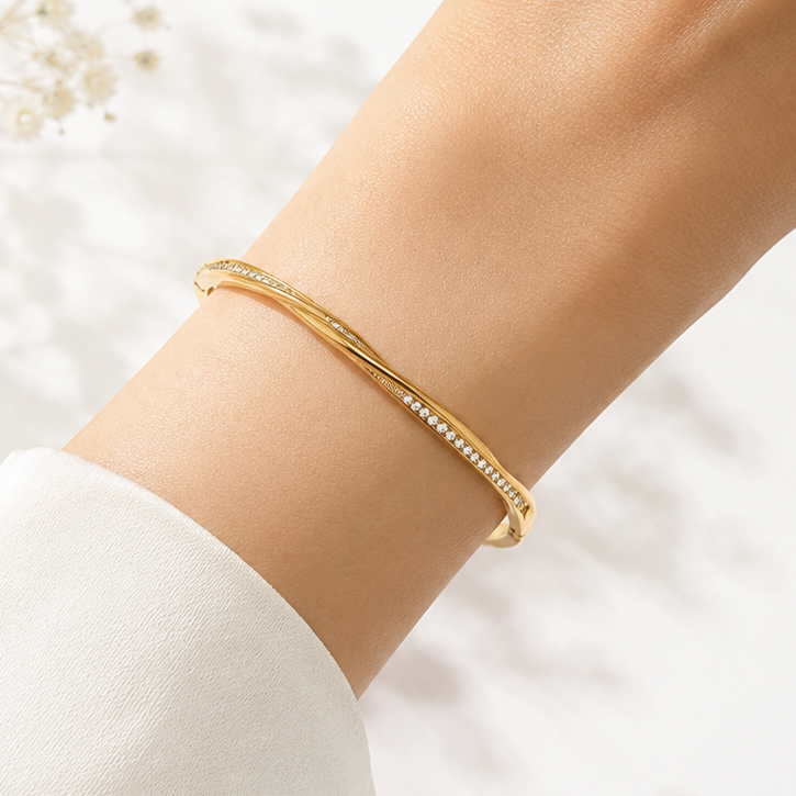 Sleeki Wavy Diamond Cuff