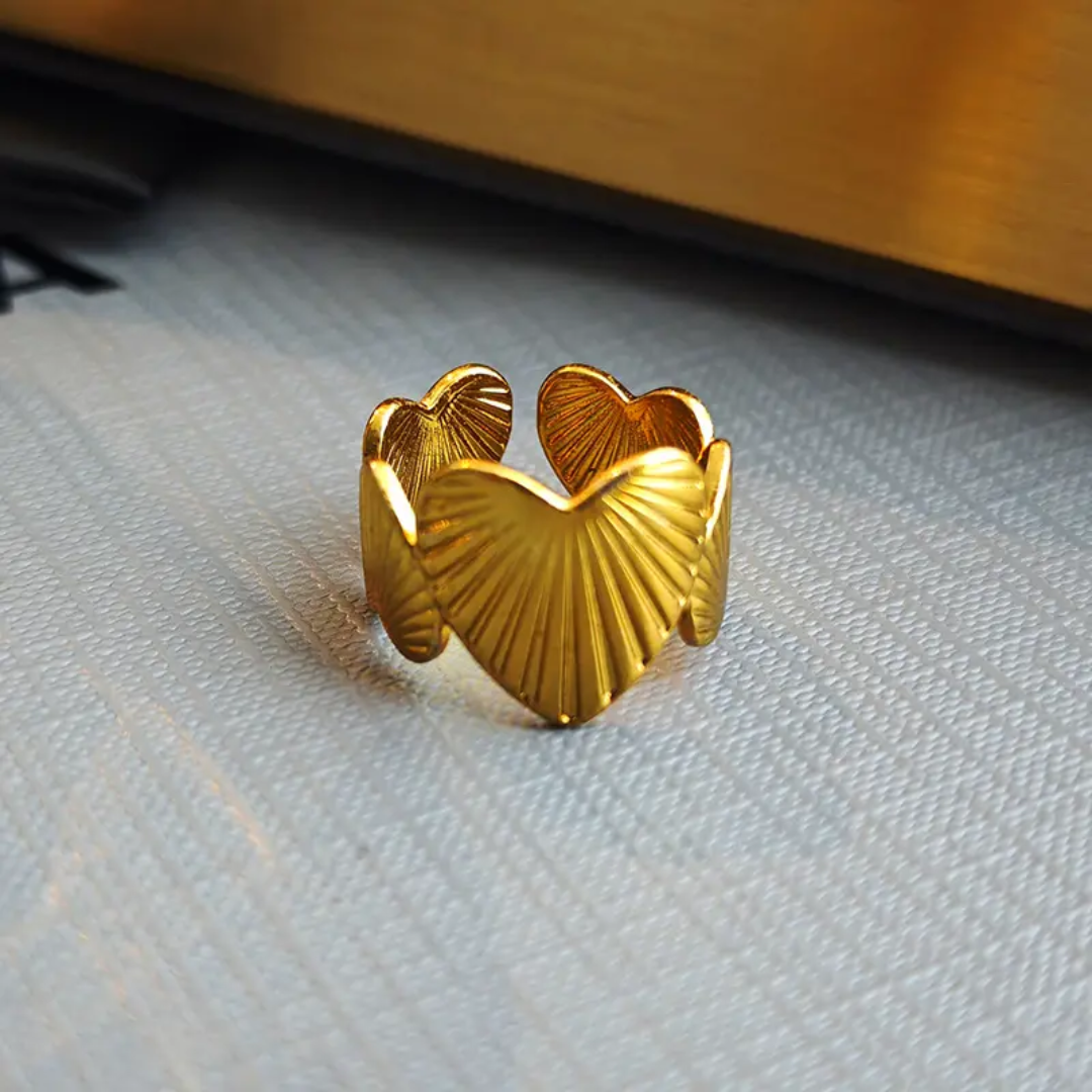 Hoe Heart Gold Ring