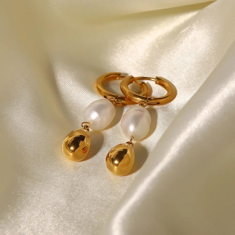 Vizi Pearl Gold Danglers