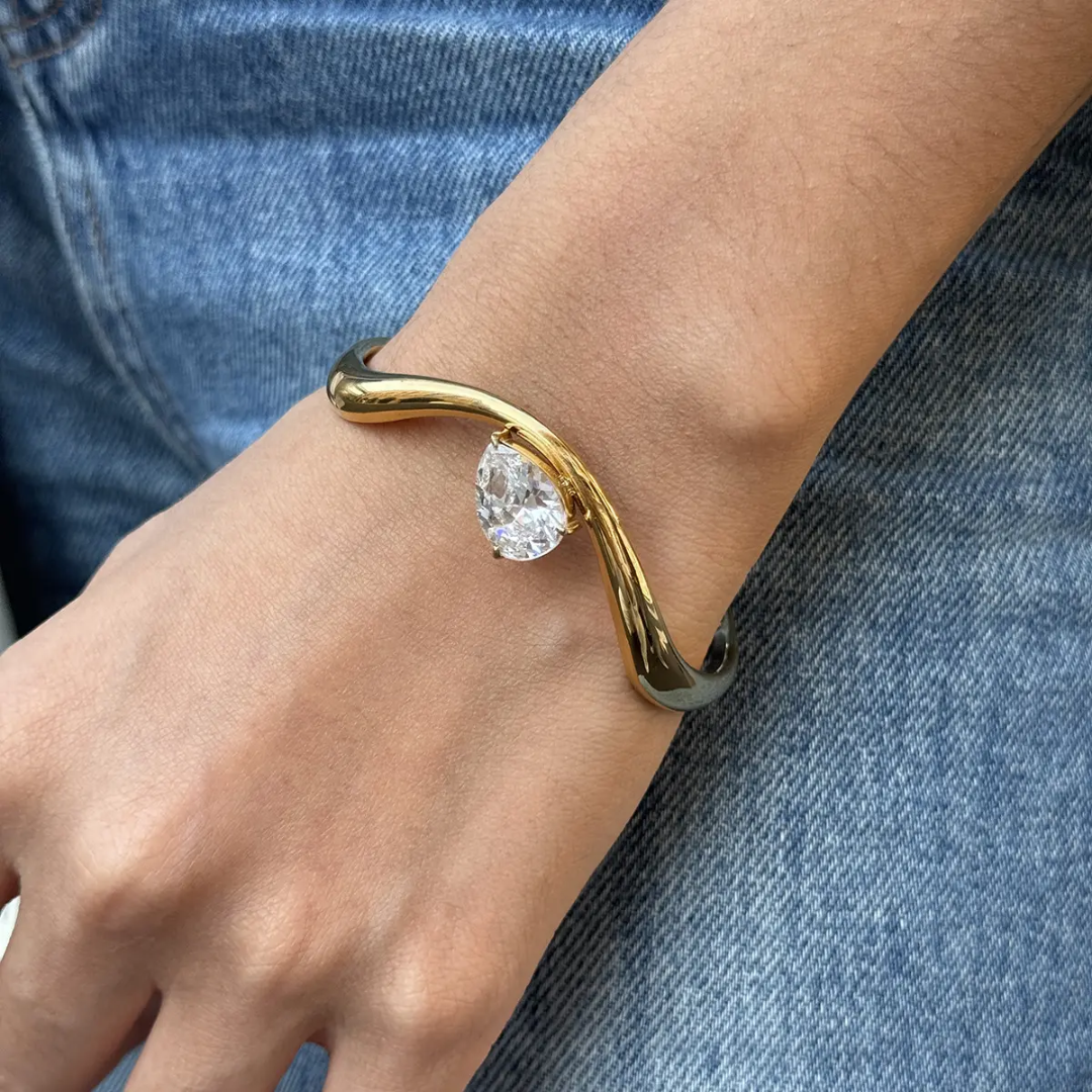 Xeri Drop Diamond Cuff✨
