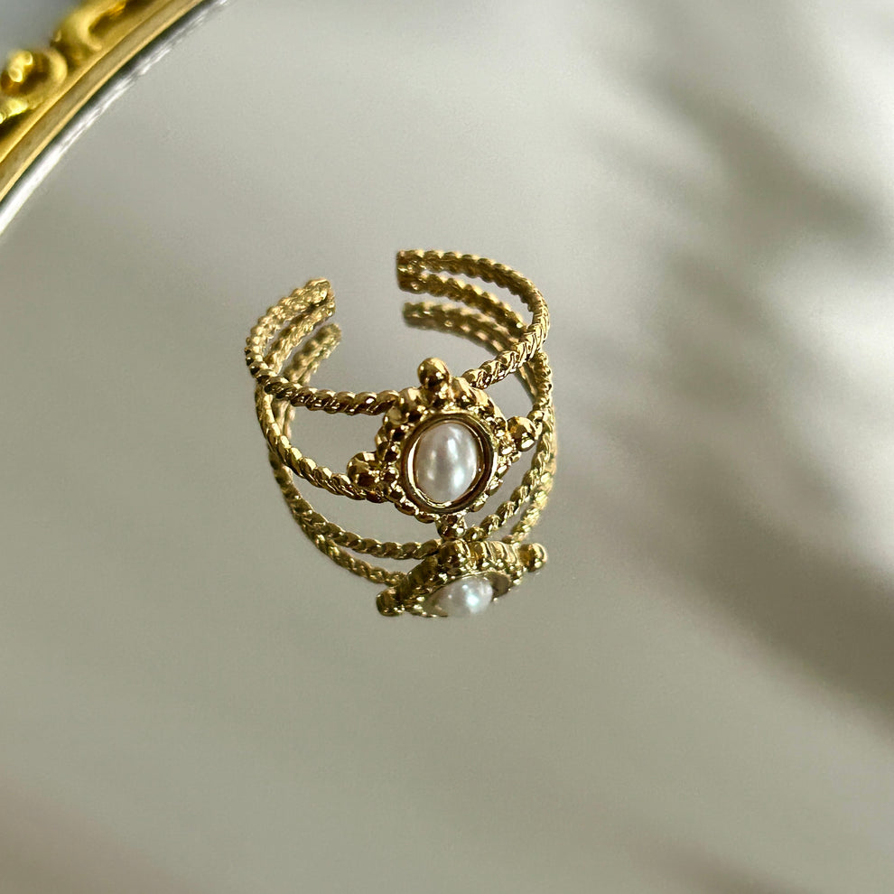 Poul Pearl Queen Ring