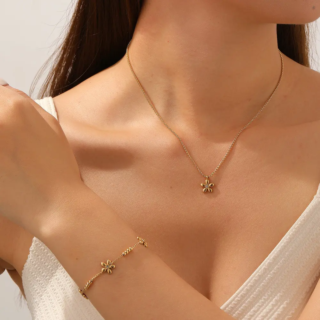 Koya Mini Flower Necklace
