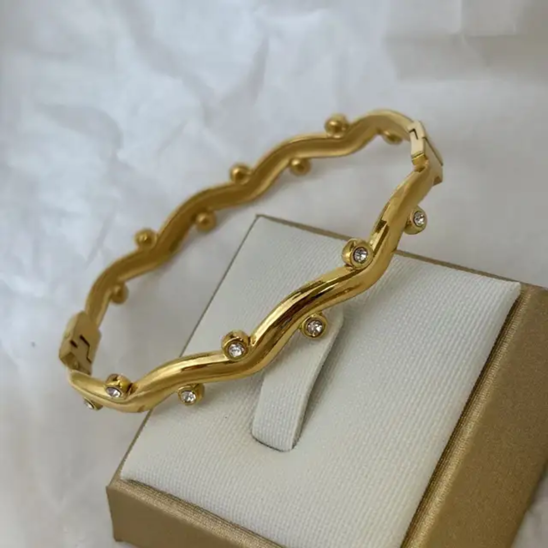 Evaki Wave Gold Cuff✨