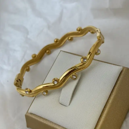 Evaki Wave Gold Cuff✨