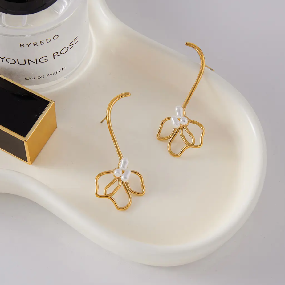 Orioni Pearl Flower Earrings