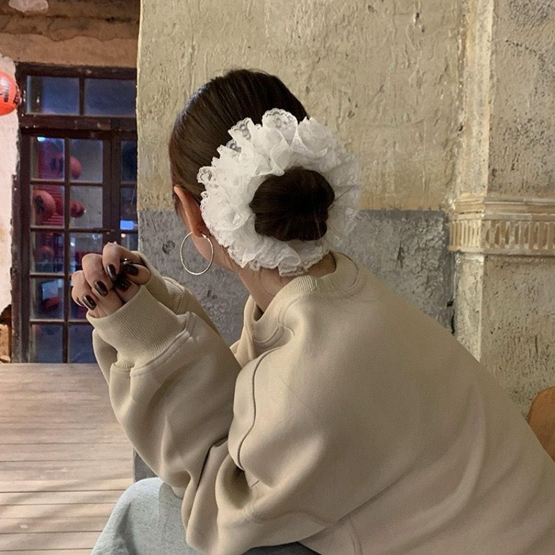 Snowberry Ruffle Scrunchies