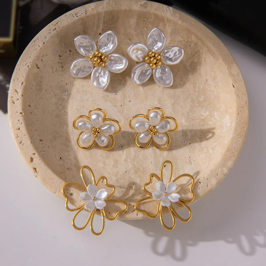 Lavendi Pearl Flower Earrings