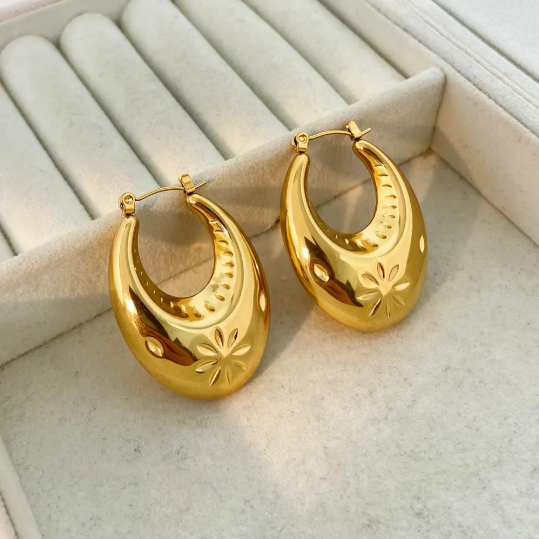 Fiona Statement Star Hoops