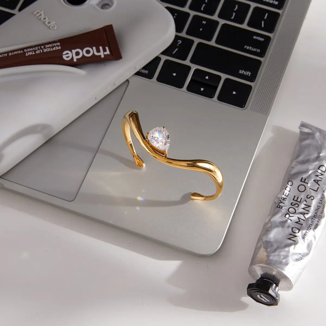Xeri Drop Diamond Cuff✨