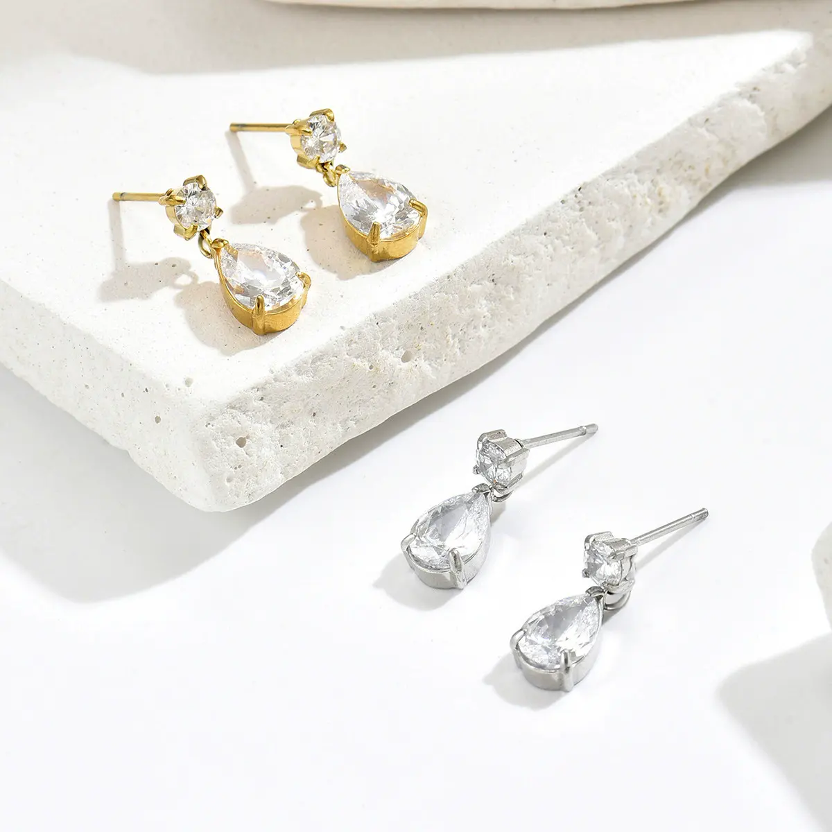 Oshi Drop Diamond Studs✨