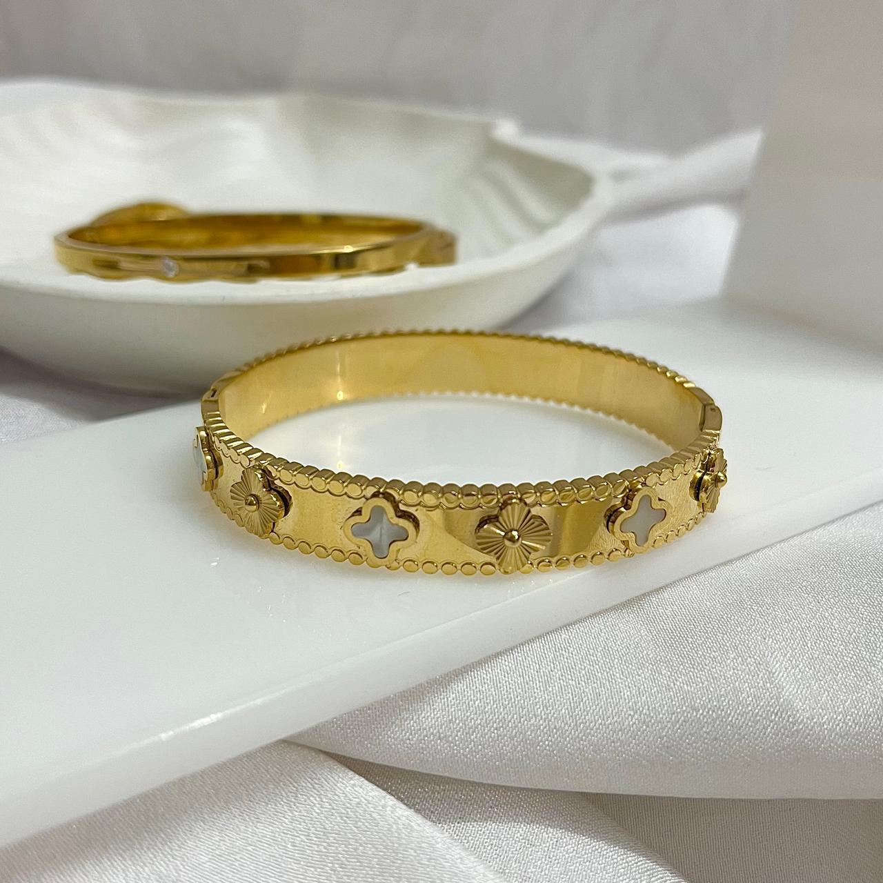 Witty Clover Gold Cuffs