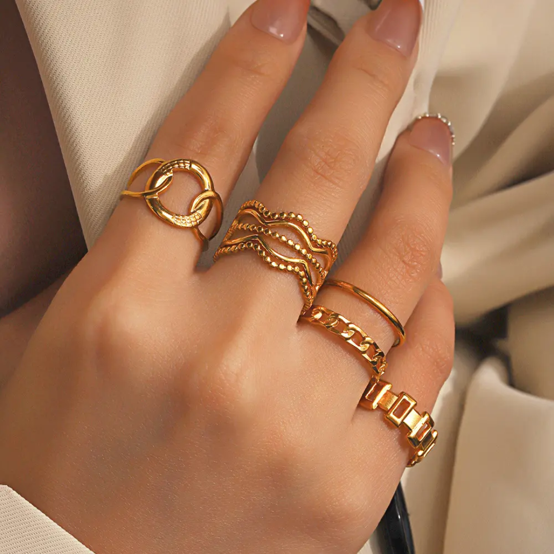 Kashi Wave Gold Ring