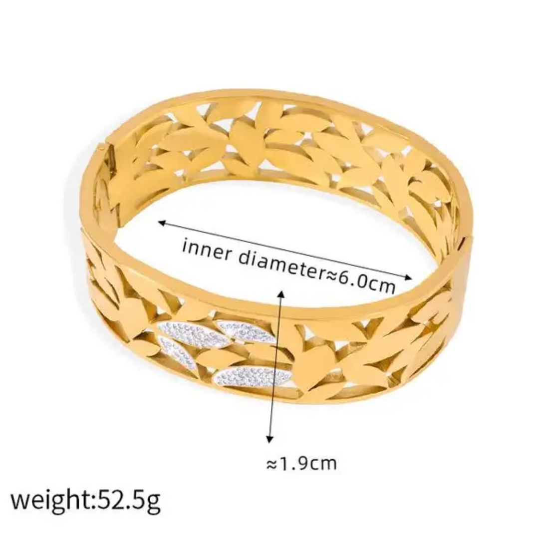 Zinia Statement Gold Cuff✨