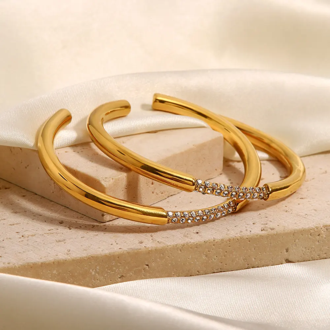 Prompt Diamond Gold Cuff✨