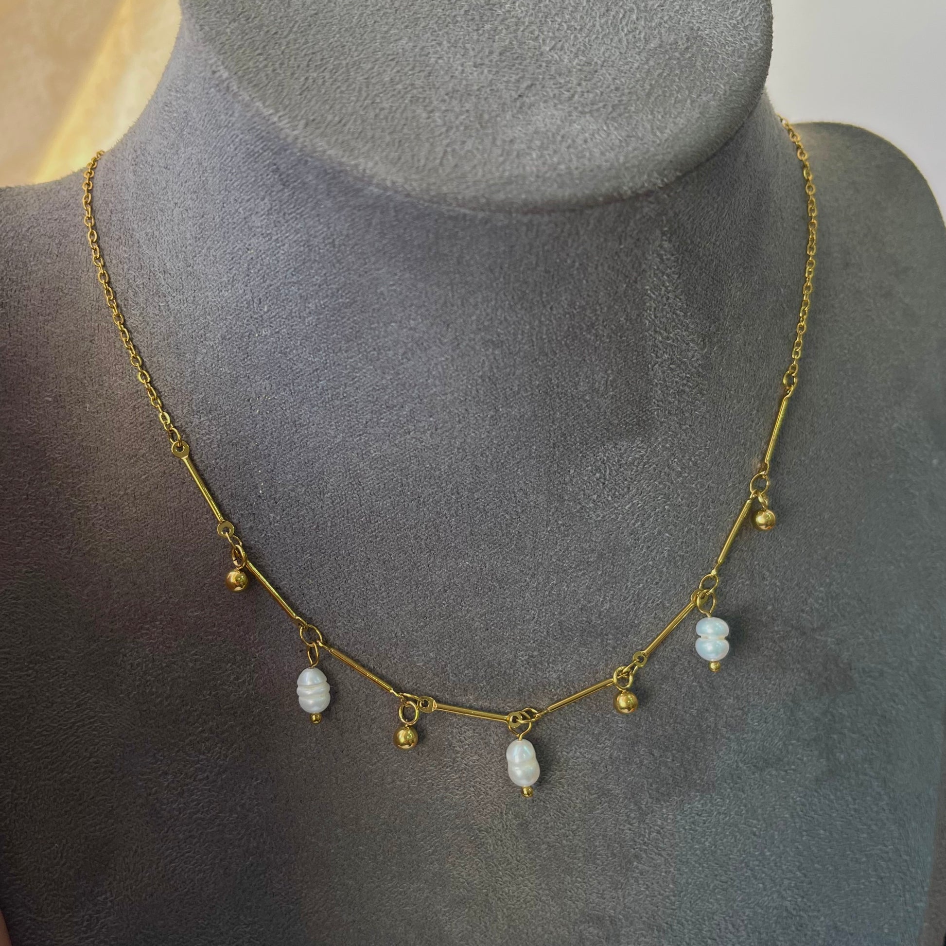 Ishani Pearl Hanging Necklace