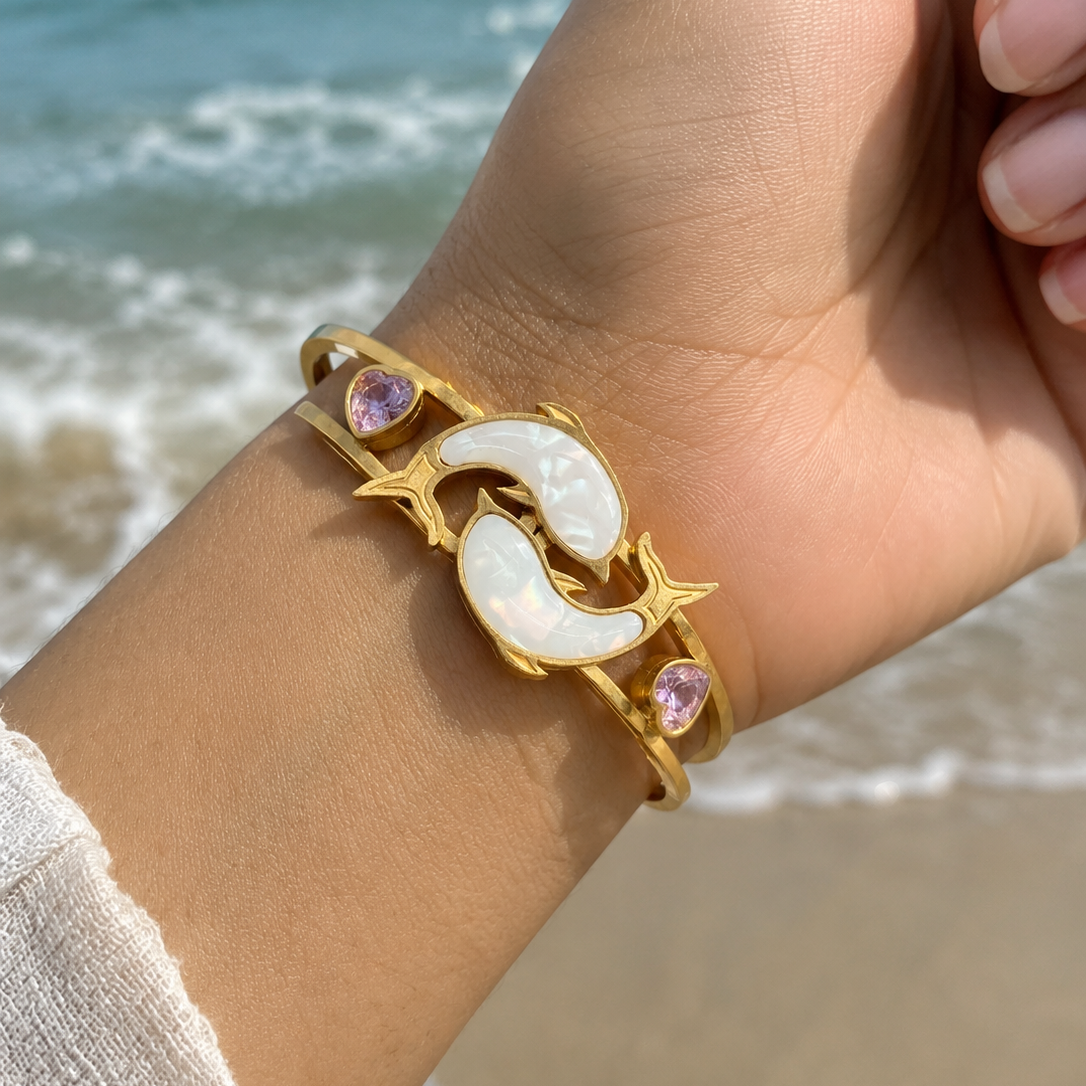 Fishia White Shell Cuff