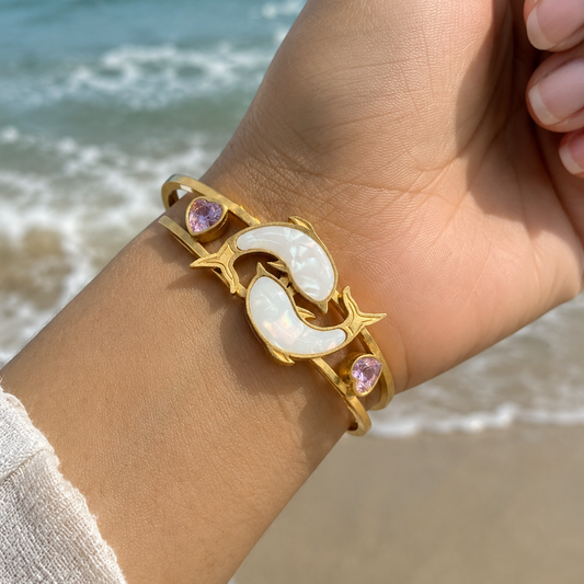 Fishia White Shell Cuff