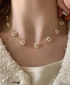 Rubia White Flower Necklace