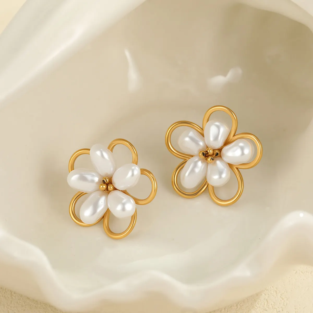 Lavendi Pearl Flower Earrings