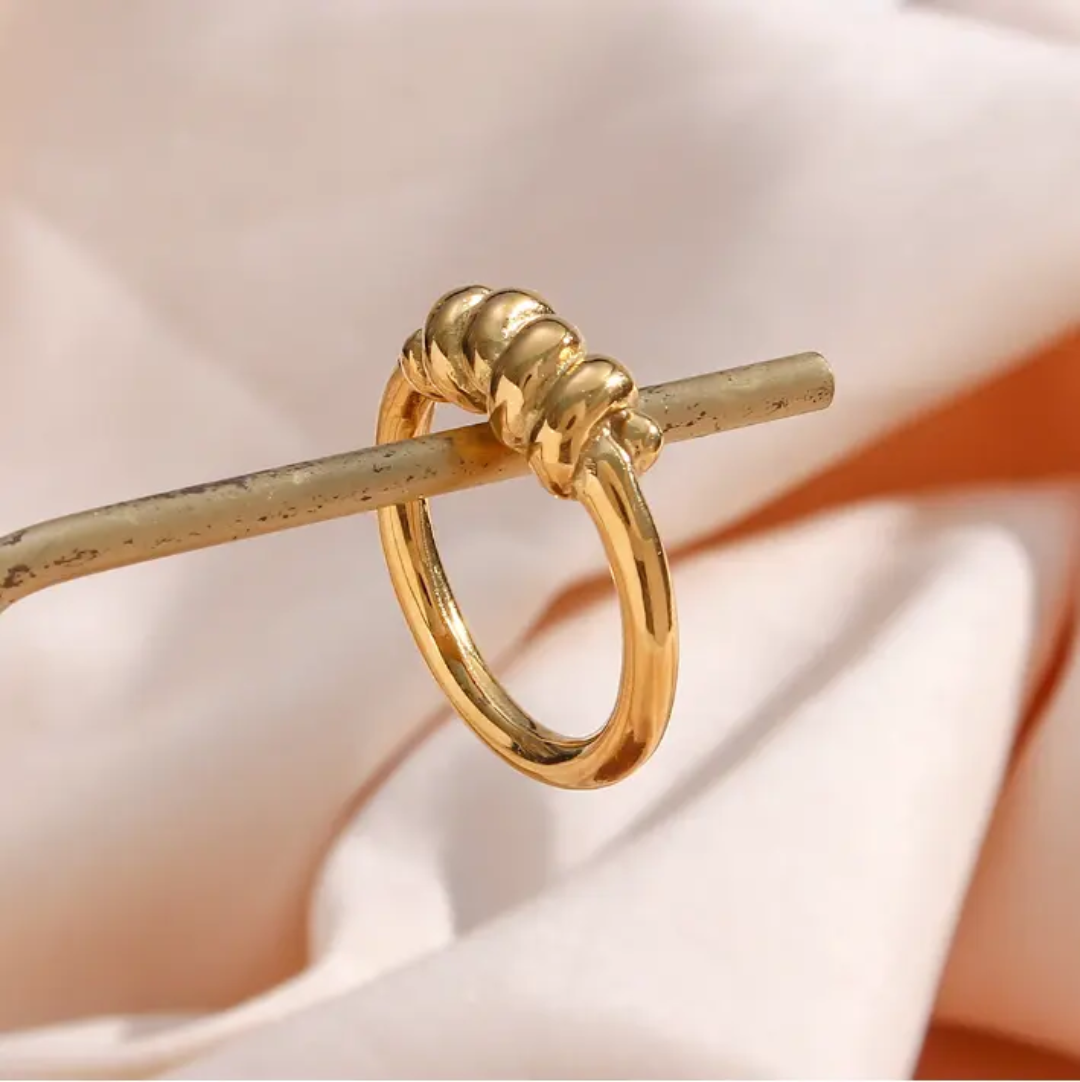 Pebble Twisted Gold Ring