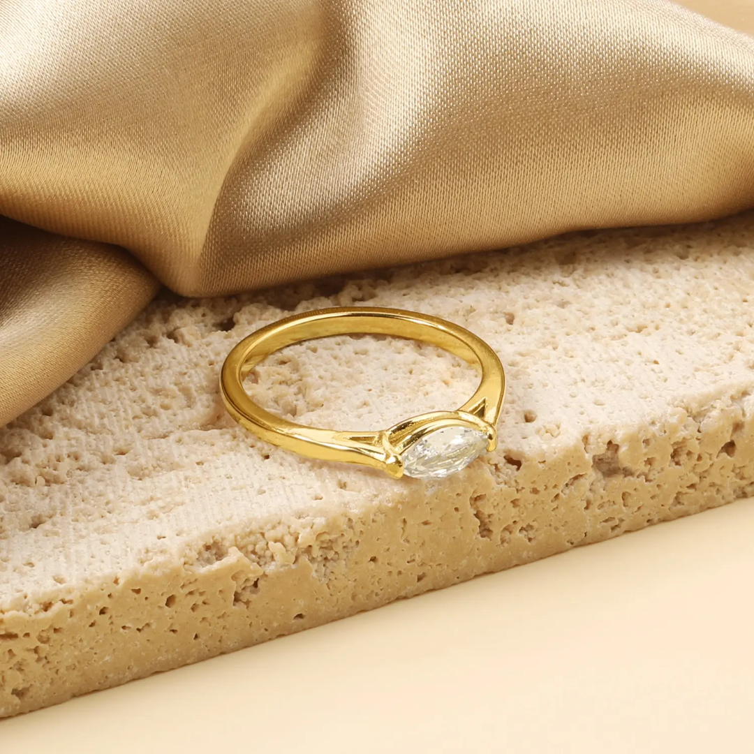Greisha Mini Solitaire Gold Ring