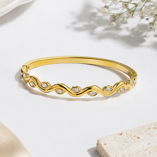 Veronica Wavy Diamond Cuff