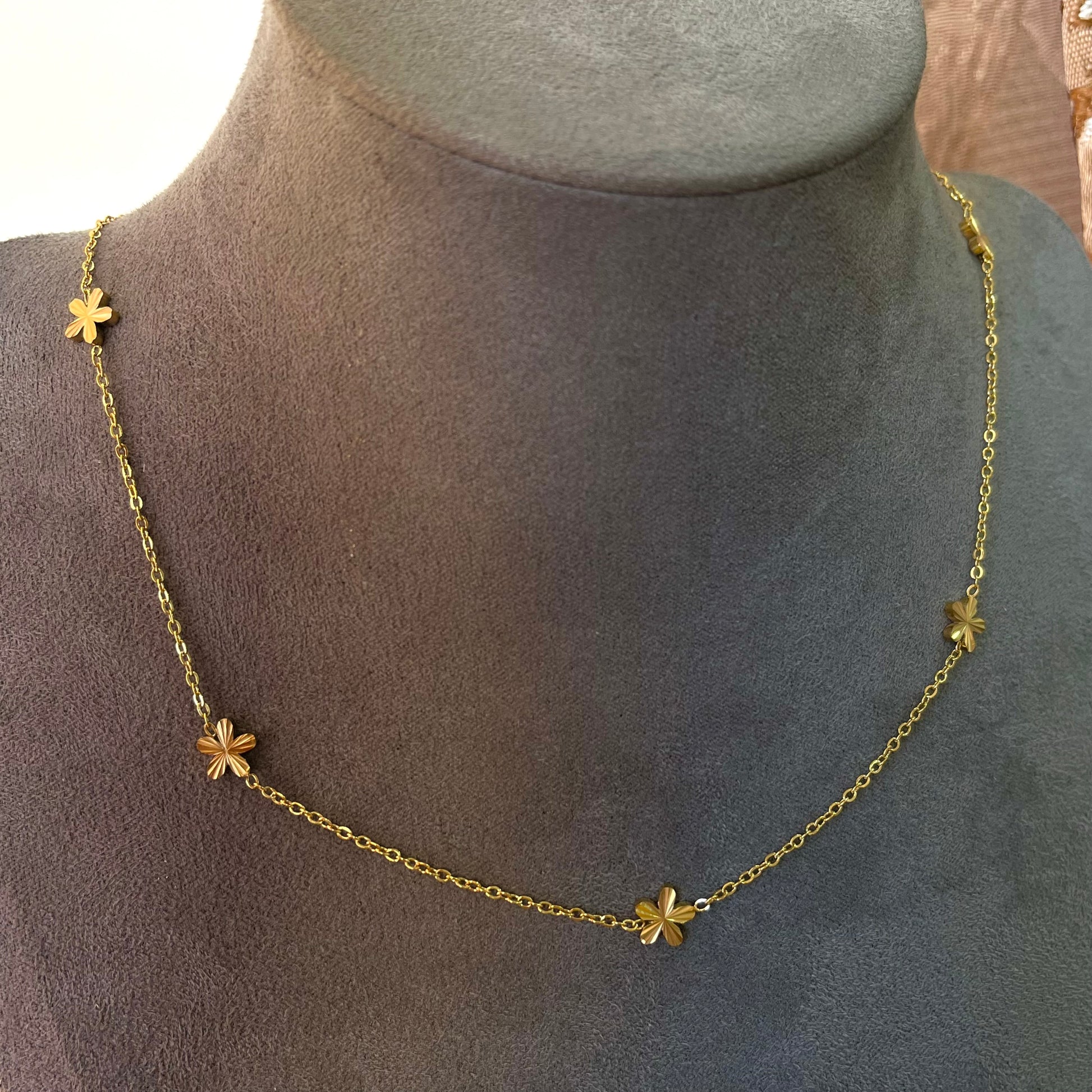 Liani Flower Dainty Necklace