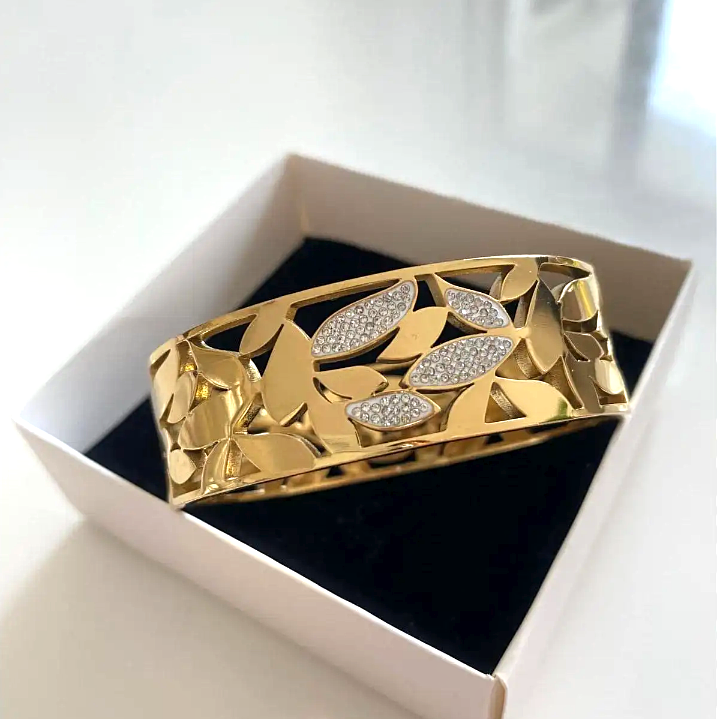 Zinia Statement Gold Cuff✨