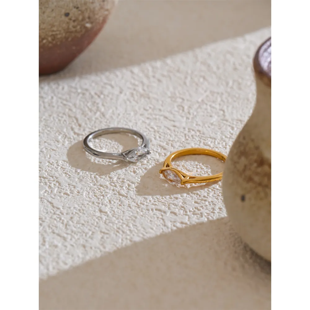 Greisha Mini Solitaire Gold Ring