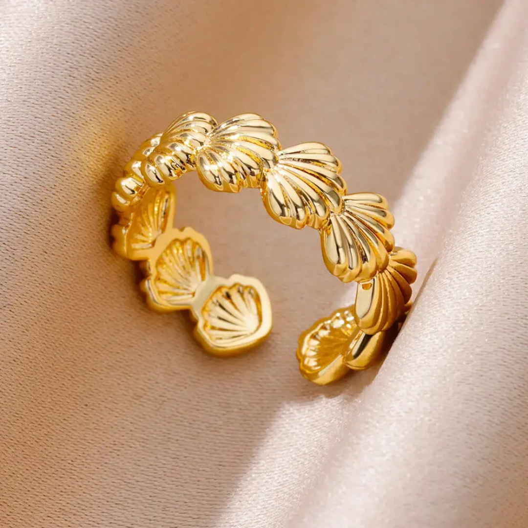 Mini Shell Gold Ring