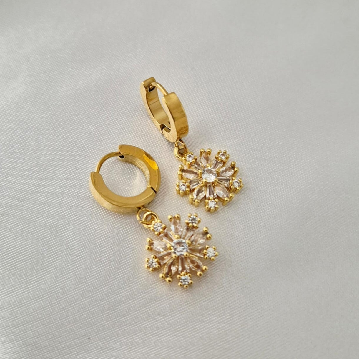 Yamini Flower Diamond Earrings