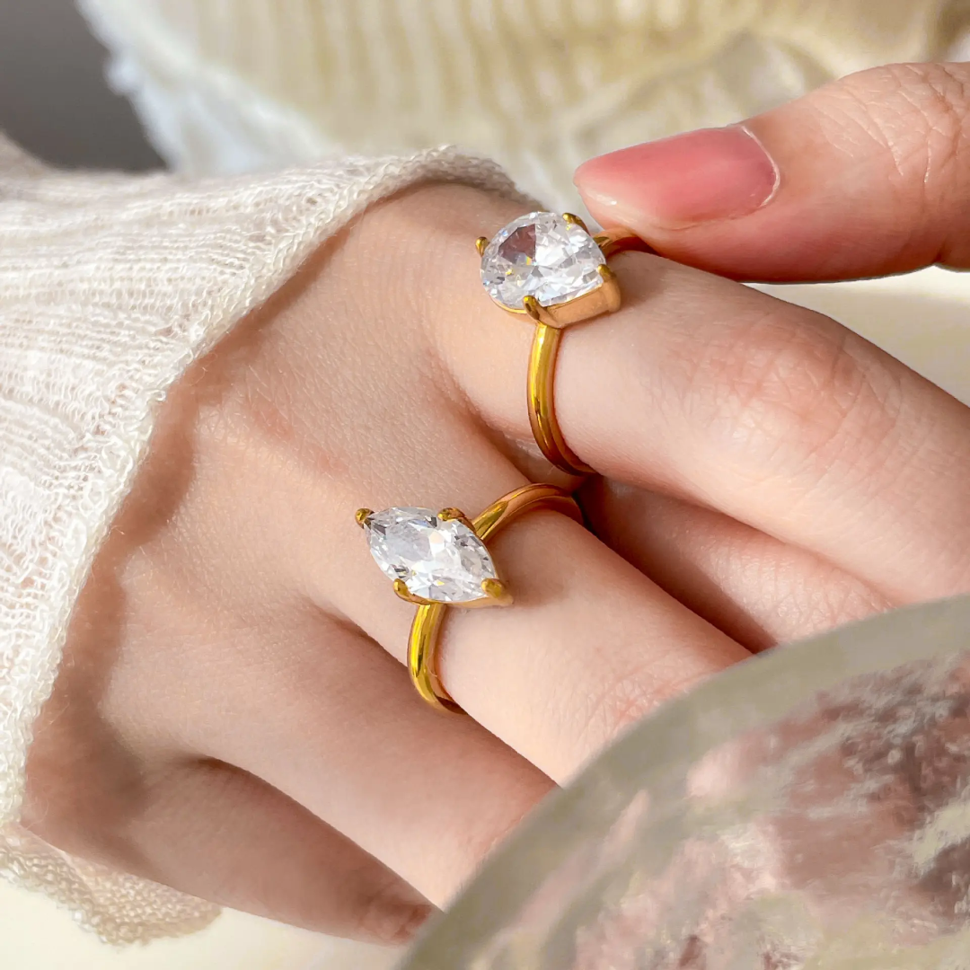 Kaylio Drop Solitaire Ring