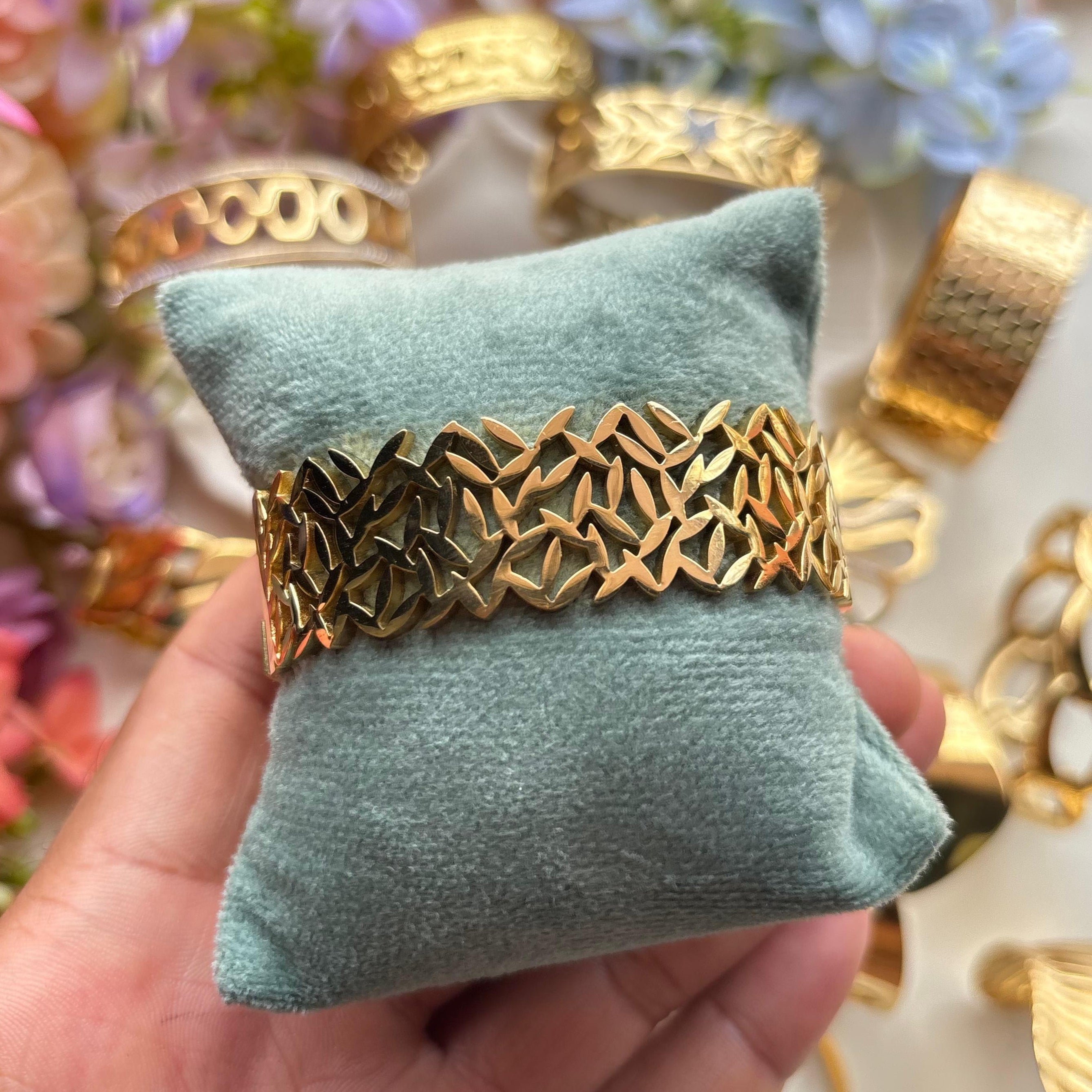 Ausil Statement Gold Cuff✨