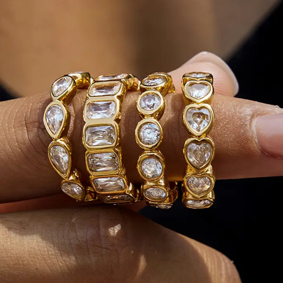 Zoya Crown Heart Gold Ring